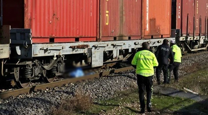 Trenin çarptığı kadın yaşamını yitirdi