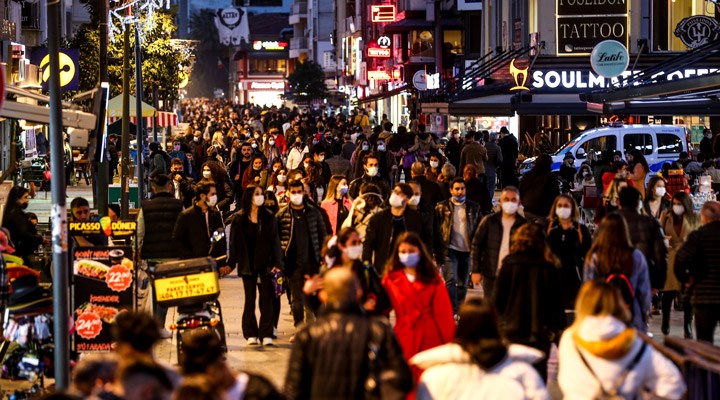 Omicron etkisi: İzmir'de vaka sayısı 8 kat arttı