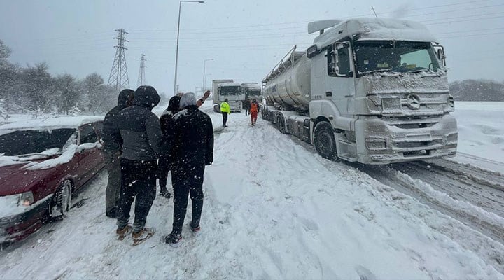 KGM, kar yağışı nedeniyle ulaşıma kapanan yollardaki son durumu açıkladı