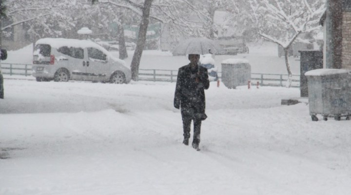 Bolu Valiliği'nden kar uyarısı: Zorunlu olmadıkça dışarı çıkmayın