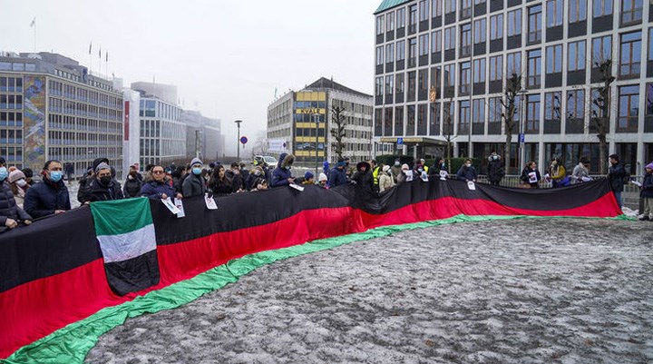 Norveç’e giden Taliban heyeti, ülkedeki Afganlar tarafından protesto edildi