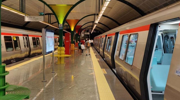 İstanbul’da metro seferleri 02.00’ye kadar uzatıldı