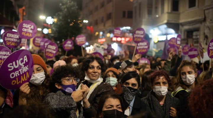 25 Kasım’a katılan kadınlara gözaltı