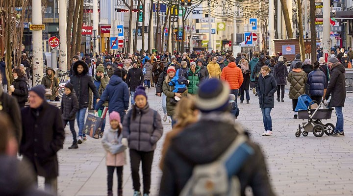 Avusturya’da aşısızlara yönelik sokağa çıkma yasağı kaldırılacak