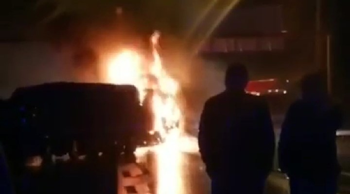 Mersin'de zincirleme kaza: Tırda sıkışan sürücü yanarak hayatını kaybetti