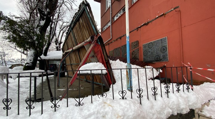 Zonguldak'ta hastane kantininin çatısı çöktü