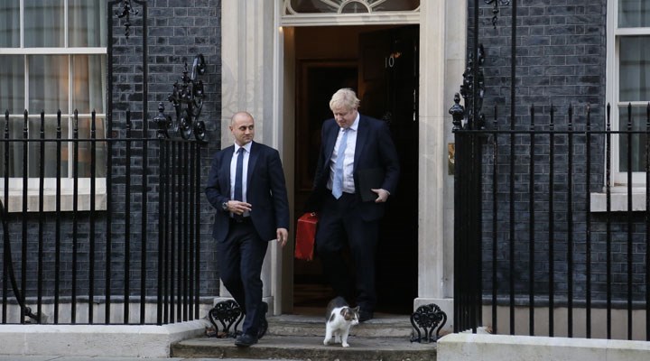 Boris Johnson, Başbakanlık binasındaki parti nedeniyle özür diledi
