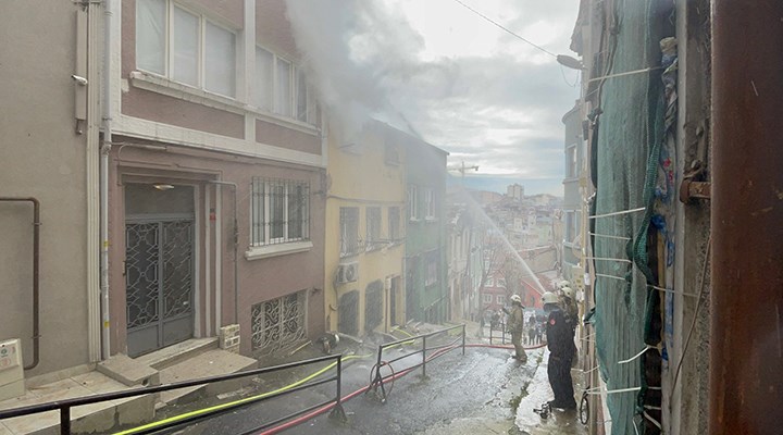 Beyoğlu’nda itfaiye, hatalı parklar nedeniyle yangına erişemedi