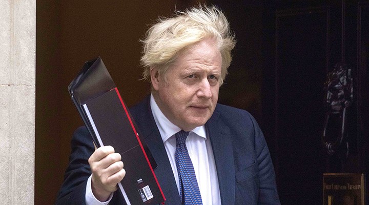 İngiltere Başbakanı Johnson'ın 4 kıdemli yardımcısı peş peşe istifa etti