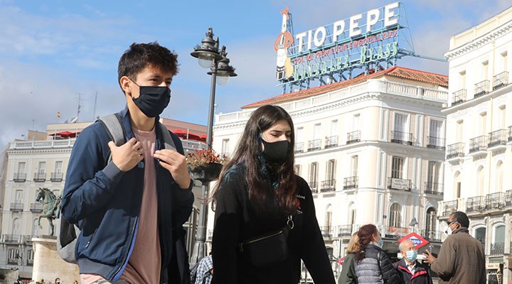 İspanya’da maske takma zorunluluğu kaldırılıyor