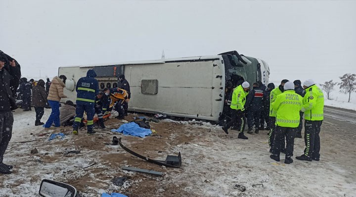 Yozgat'ta yolcu otobüsü devrildi: 1 kişi öldü, 34 kişi yaralandı