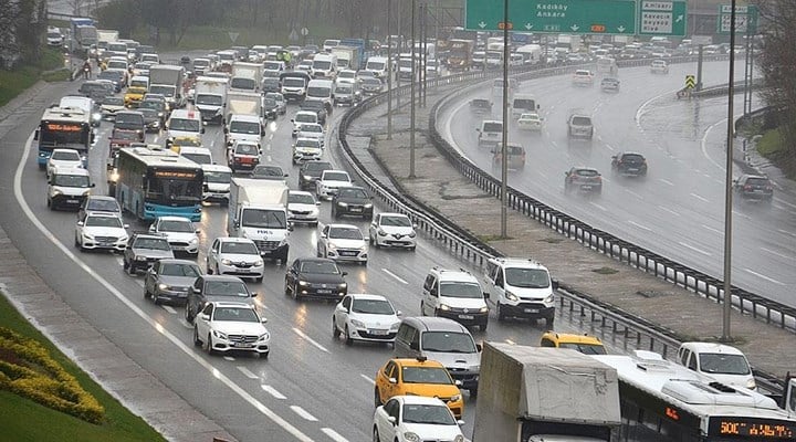 İstanbul trafiğinde sağanak etkisi: Yoğunluk yüzde 69'u geçti