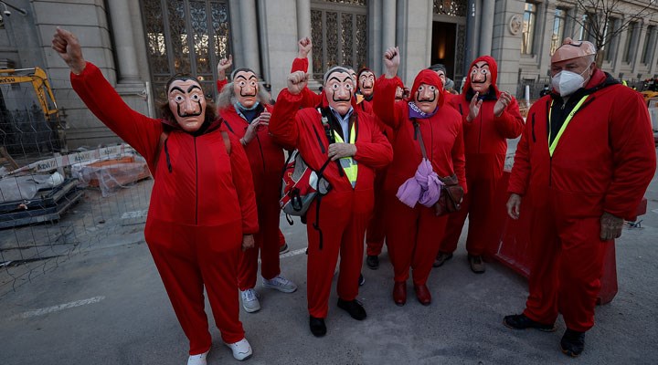 İspanya'da emeklilerden 'La Casa de Papel' kostümlü eylem