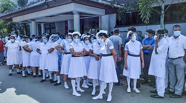 Sri Lanka’da hemşireler grev yasağını tanımıyor