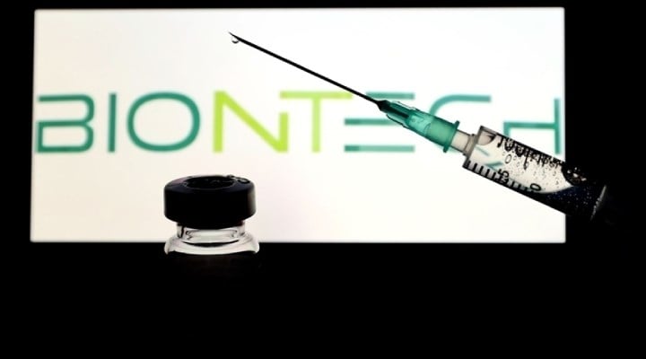 Uğur Şahin duyurdu: Pfizer-BioNTech’in Omicron aşısı ertelendi