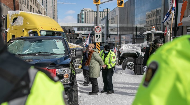 Kanada'da aşı karşıtı protestocular gözaltına alınmaya başlandı