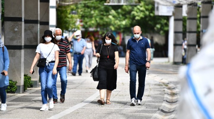 Prof. Dr. İlhan: Az kalabalık yerlerde maske çıkacak gibi