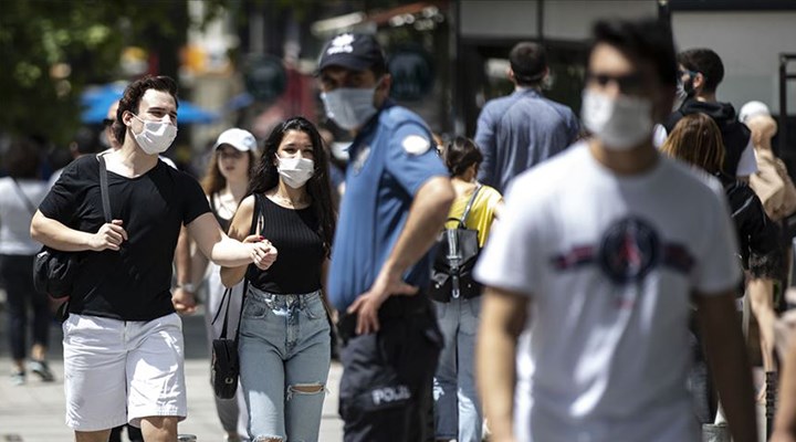 Bilim Kurulu Üyesi Akın'dan maske açıklaması: Risk çok yüksek