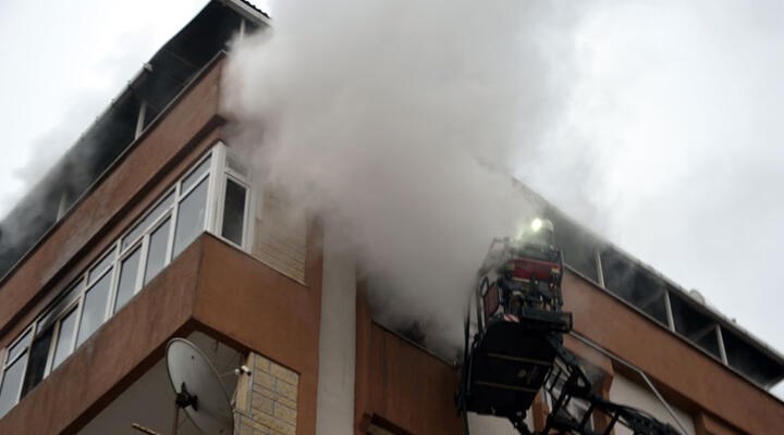 Avcılar'daki 'korku apartmanı'nda 3'üncü gün: Saldırgan bu kez evi ateşe verdi