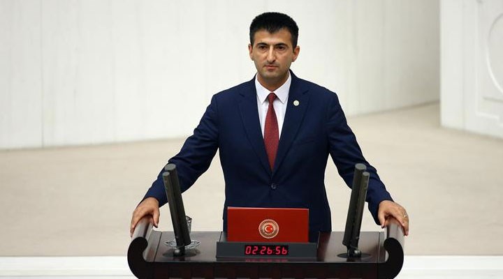 Mehmet Ali Çelebi, partisini eleştirerek istifa etti