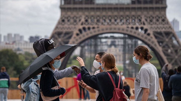 Fransa’da bazı kapalı alanlarda maske zorunluluğu kalktı