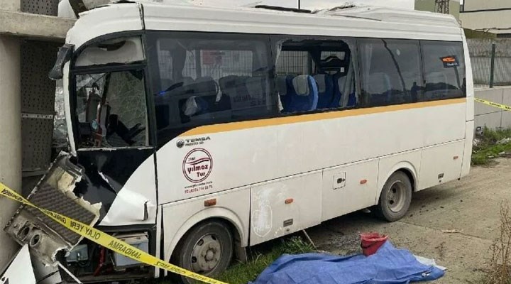 Servis otobüsü kaza yaptı: 1 ölü