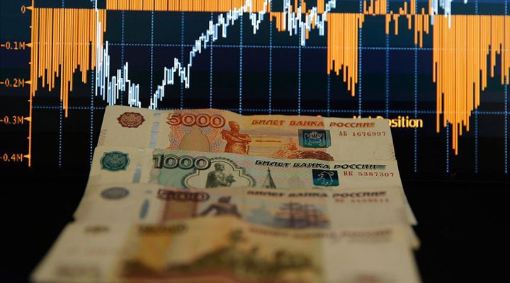 Rus rublesinin değer kaybı sürüyor