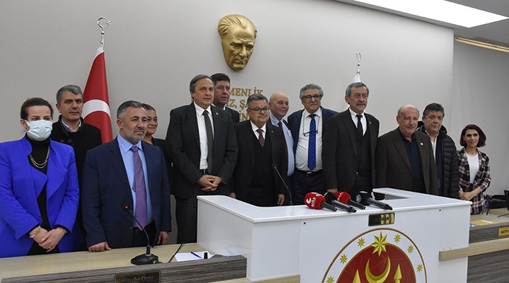 Bilecik'te görevden alınan belediye başkanı Semih Şahin'in yerine CHP'li Tüfekçioğlu seçildi