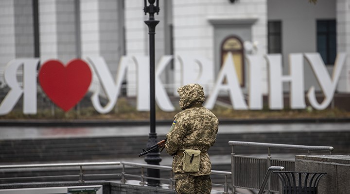 CANLI | Savaşta 10. gün: Rusya, Ukrayna'ya ait bir askeri üssü daha ele geçirdi