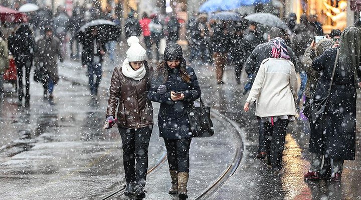 İstanbul'a kar ve soğuk hava geliyor: AKOM ve İBB'den uyarı