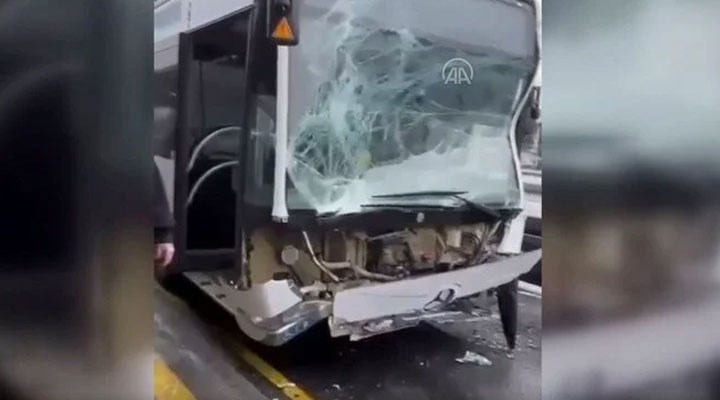 İstanbul’da metrobüsler çarpıştı: 4 yaralı