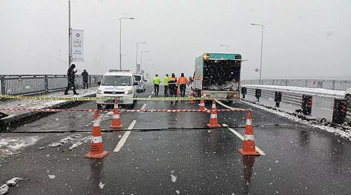 Unkapanı Köprüsü’nde yine açılma meydana geldi: Tek yönlü olarak trafiğe kapatıldı