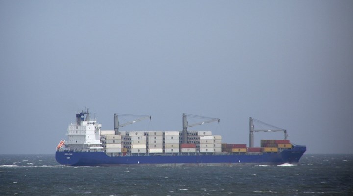 BAE’nin kargo gemisi Basra Körfezi’nde battı