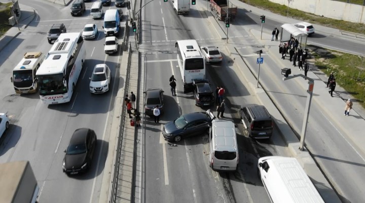 Arnavutköy’de zincirleme kaza: 6 araç birbirine girdi