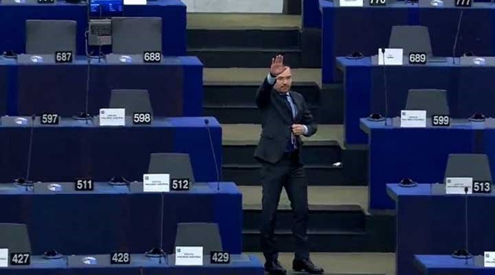 AP'de Nazi selamı verdiği iddia edilen Bulgar milletvekiline ceza