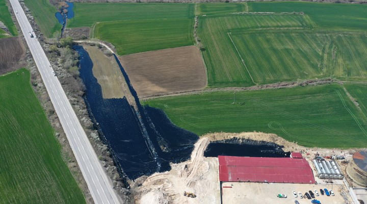 Edirne'de asfalt şantiyesindeki duvar yıkıldı, tonlarca zift çevreye yayıldı