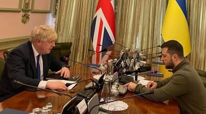 Sürpriz ziyaret: İngiltere Başbakanı Johnson, Kiev'de Zelenski ile görüştü