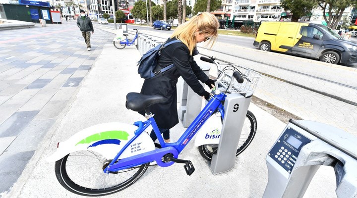 İzmir'de akaryakıt zamlarının ardından bisiklet kullanımı arttı