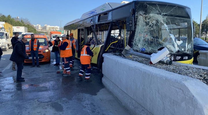 İETT otobüsü gişe betonlarına çarptı