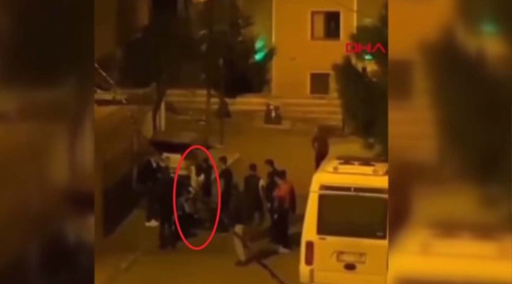 İstanbul’da bir erkek, kucağında çocuğu olan kadına tekme ve yumrukla saldırdı!