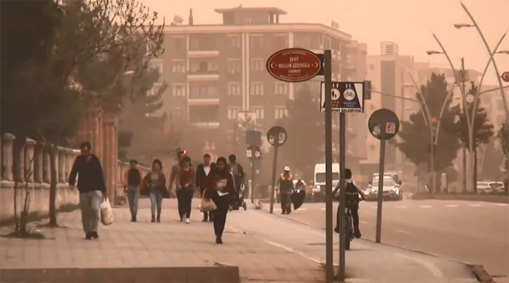 Mardin’de toz bulutu görüş mesafesini düşürdü