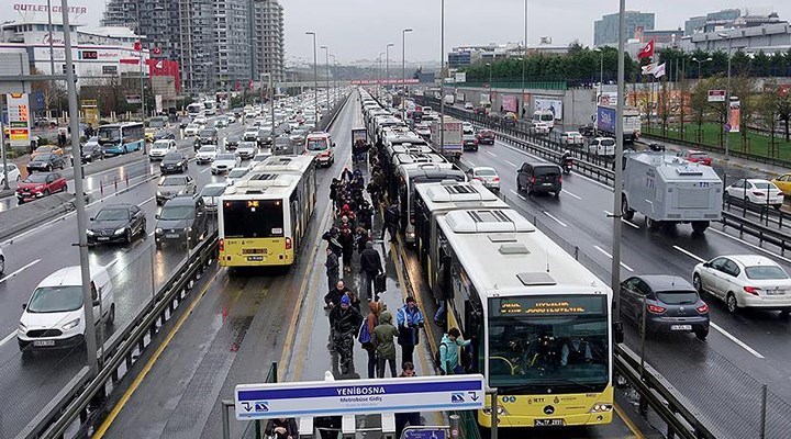 Halk, ‘ulaşım zamlarının nedeni AKP’nin ekonomi yönetimi’ diyor