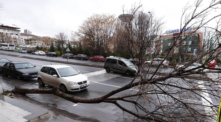 Ankara Valiliği'nden 'kuvvetli rüzgar ve fırtına' uyarısı