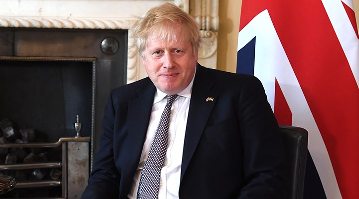 Polisin ceza kestiği İngiltere Başbakanı Johnson, tekrar özür diledi