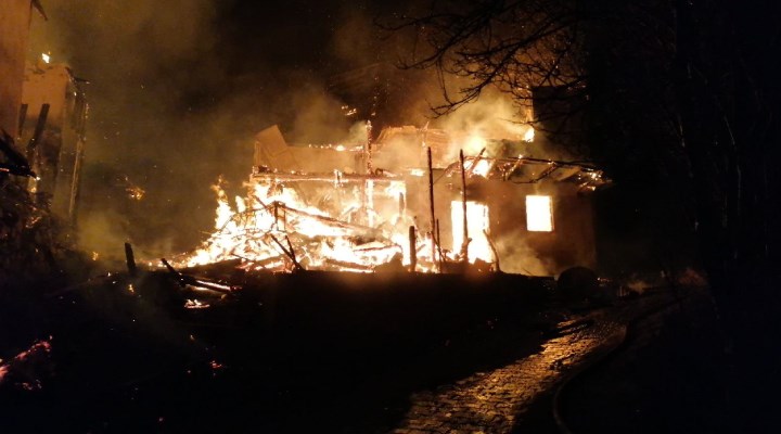 Sivas'ta yangın: 4 ev kül oldu