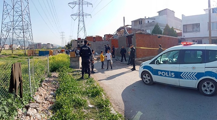 İzmir’deki pompalı tüfekli cinayette yeni gelişme: Oğul tutuklandı, baba ise aranıyor