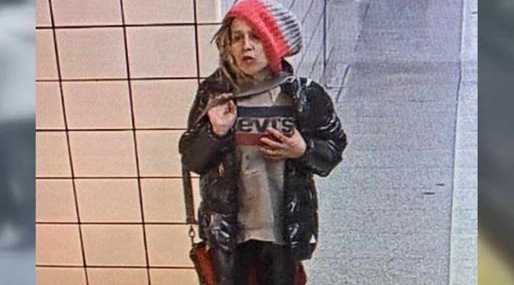 Kanada’da bir kişi, metro istasyonunda bekleyen kadını raylara itti