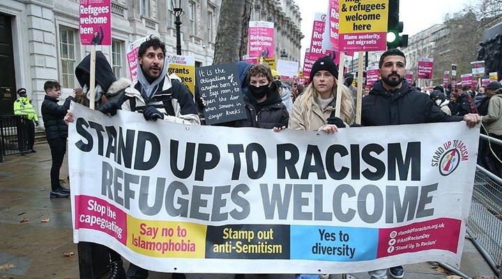 İngiltere'de mülteci karşıtı yasa tasarısı parlamentoda kabul edildi