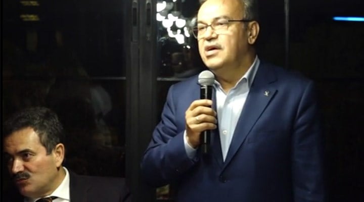 Mikrofonun açık olduğunu unuttu: AKP MKYK üyesi, AKP'li belediye başkanına 'dangalak' dedi