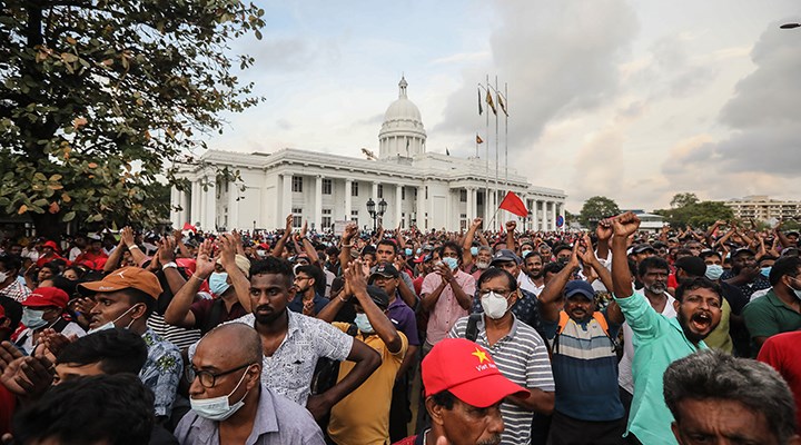 Protestoların arttığı Sri Lanka'da yeniden olağanüstü hal ilan edildi